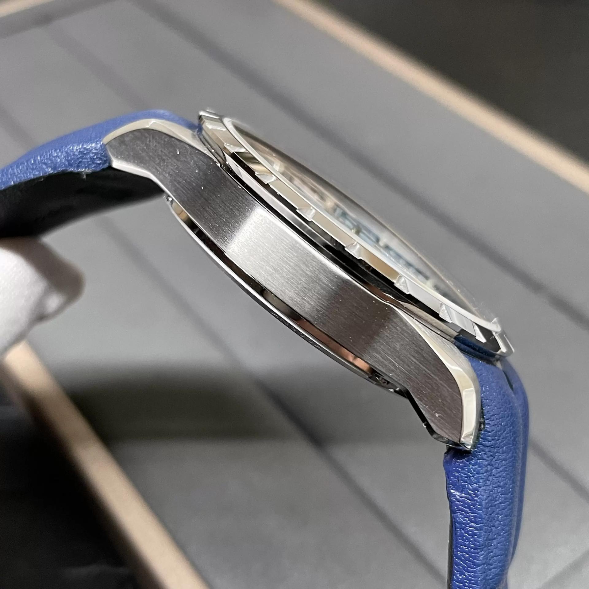 엑스칼리버 싱글 플라잉 투르비옹 블루 / BBR RDDBEX0838 / 42mm / 플라잉 뚜르비옹 99% 구현, 맞춤형 RD505SQ 수동 와인딩 무브먼트
