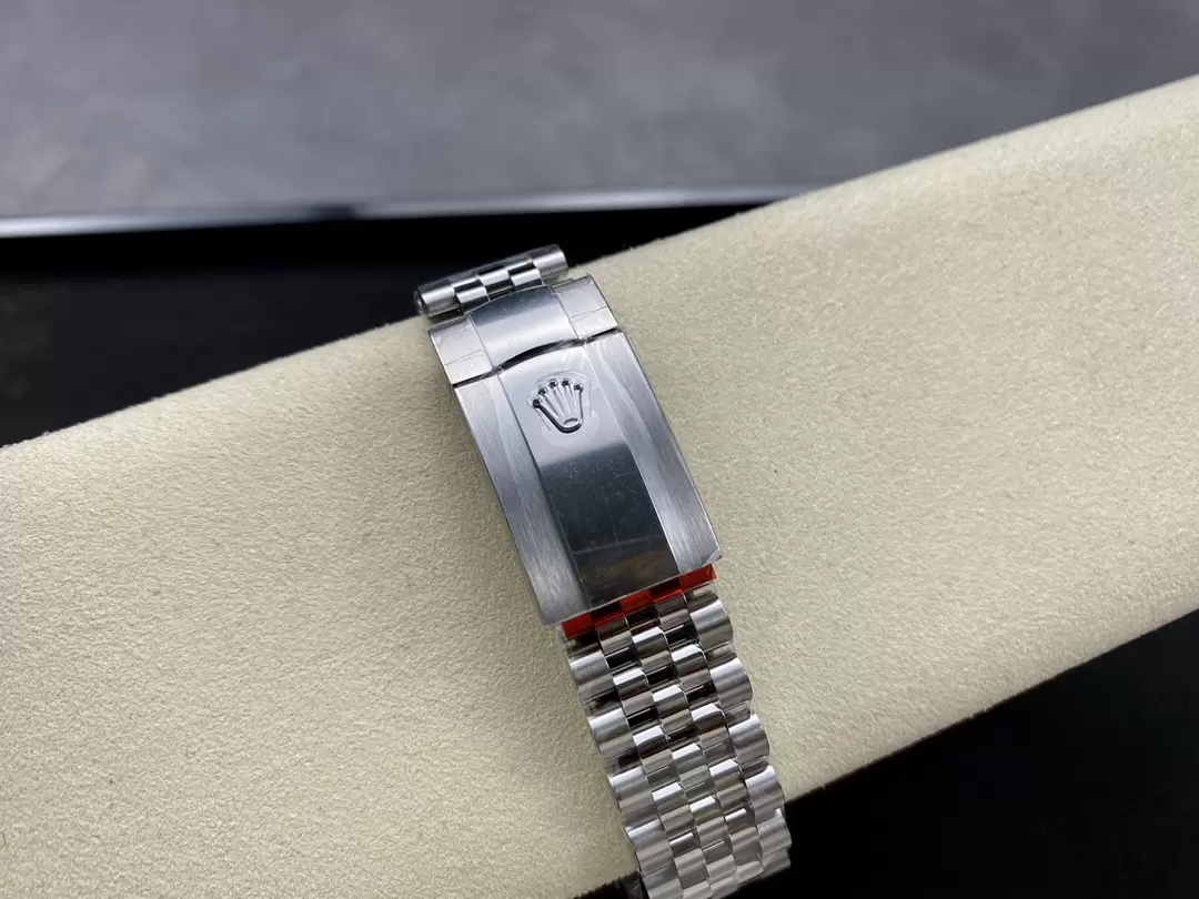 데이저스트 그린 텍스처 다이얼 바인덱스 SS 쥬빌레 / CLEAN 126334 / 41mm / 3235 무브먼트, 11.8mm 두께