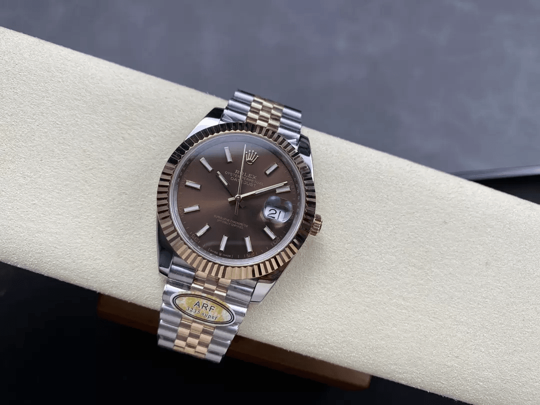 데이저스트 브라운 다이얼 쥬빌레 / ARF / 41mm / 3235무브, 두께 11.8mm