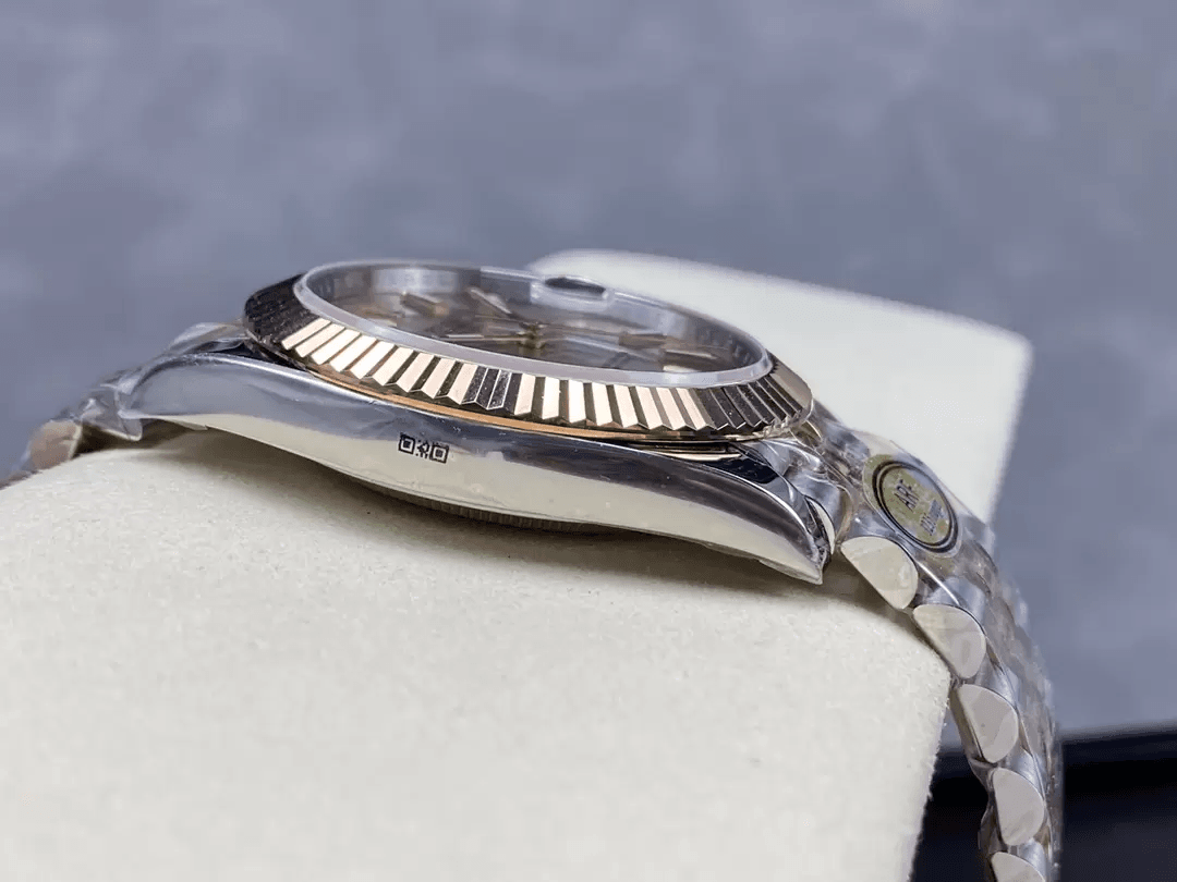 데이저스트 썬더스트 다이얼 쥬빌레 / ARF / 41mm / 3235무브, 두께 11.8mm