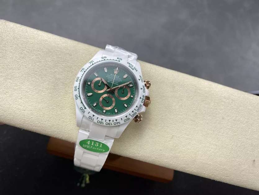 데이토나 크로노그래프 그린 다이얼 세라믹 / IPK / 40mm / 단동 4130무브, 두께 12.5mm