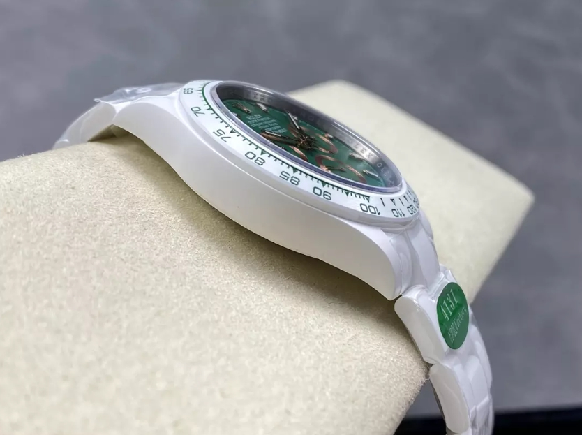 데이토나 크로노그래프 그린 다이얼 세라믹 / IPK / 40mm / 단동 4130무브, 두께 12.5mm