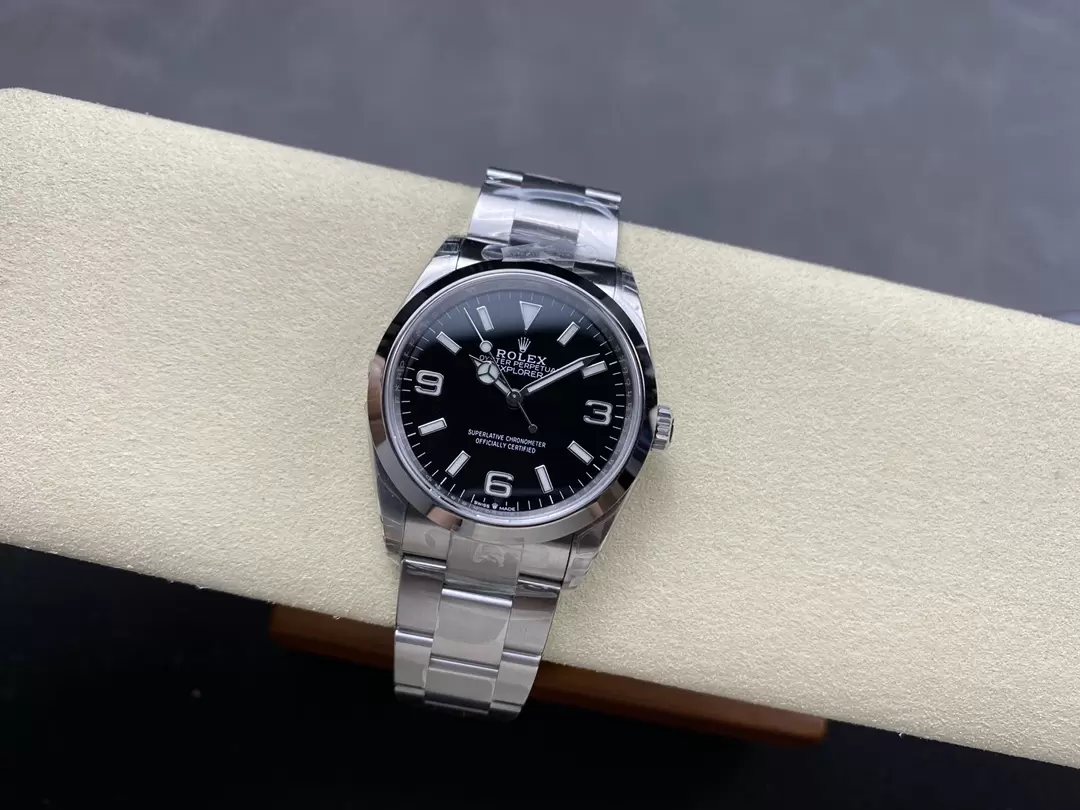 익스플로러 스틸 / VS 124270 / 36mm / 두께 11.7mm, 3230무브먼트