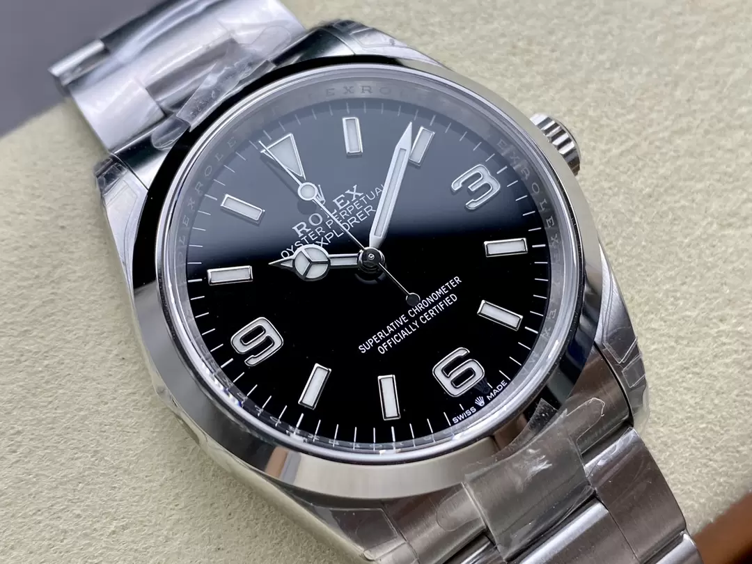 익스플로러 스틸 / VS 124270 / 36mm / 두께 11.7mm, 3230무브먼트