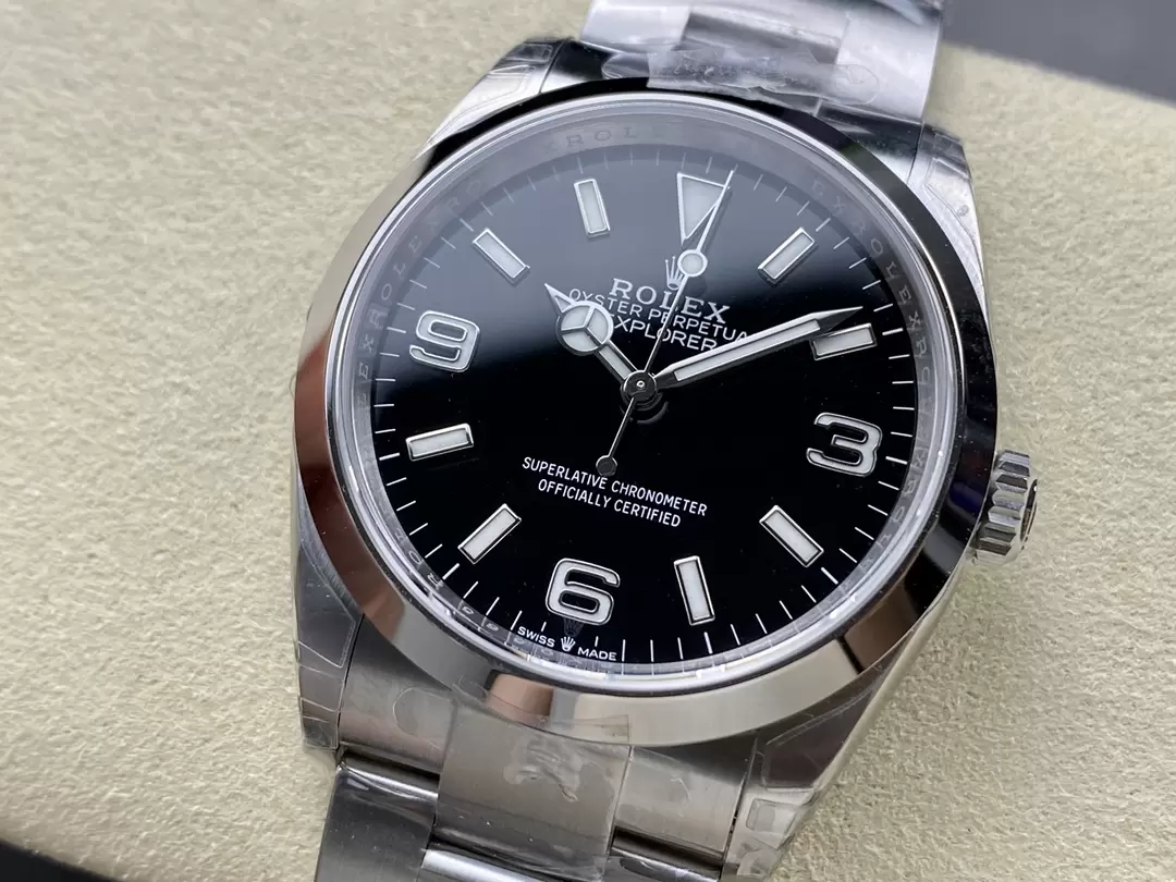 익스플로러 스틸 / VS 124270 / 36mm / 두께 11.7mm, 3230무브먼트