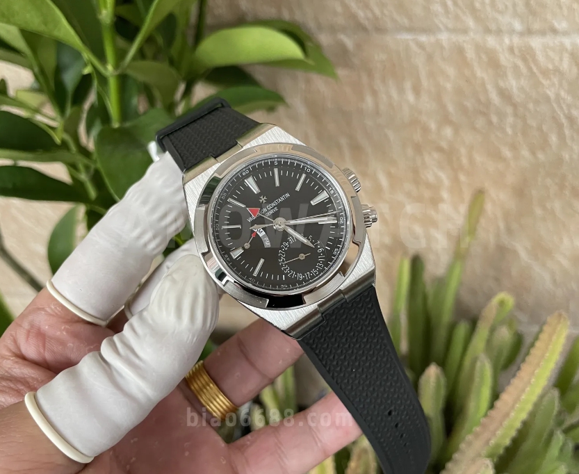 오버시즈 듀얼 타임 블랙 다이얼 러버 스트랩 / GR 7900V / 41mm / VC 5110 무브먼트 , 41mm