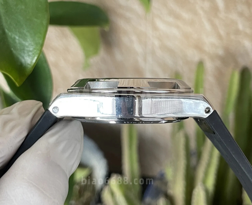 오버시즈 듀얼 타임 블랙 다이얼 러버 스트랩 / GR 7900V / 41mm / VC 5110 무브먼트 , 41mm