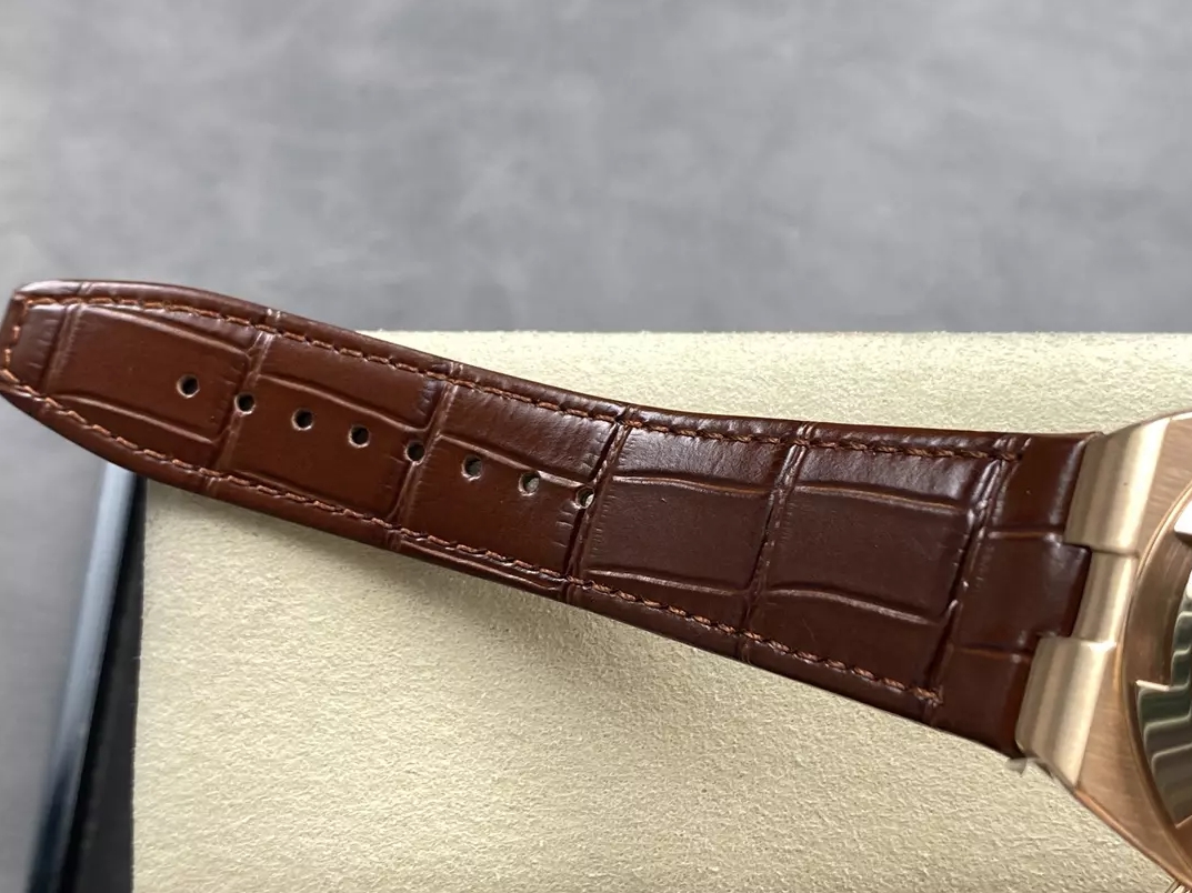 오버시즈 듀얼 타임 실버 다이얼 브라운 레더 스트랩 / GR 7920V / 41mm / VC 5110 무브먼트,41mm