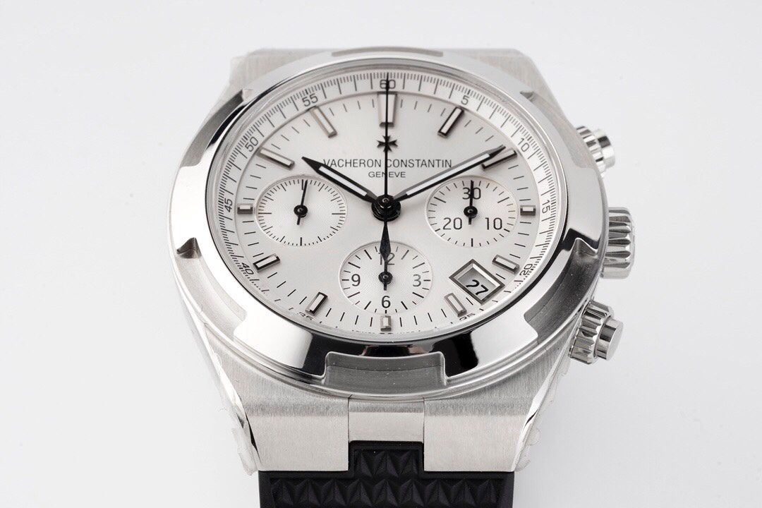 오버시즈 크로노그래프 화이트 다이얼 / 8F 5500V/110A-B075 / 42mm / 맞춤형 PP.CH28-520 자동 크로노그래프 기계식 무브먼트