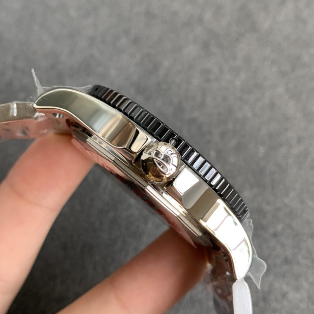 슈퍼오션 스페셜 에디션 블랙 다이얼 SS 브레이슬릿 / TF Y1739310 / 44mm / cal.2824 자동 기계식 무브먼트
