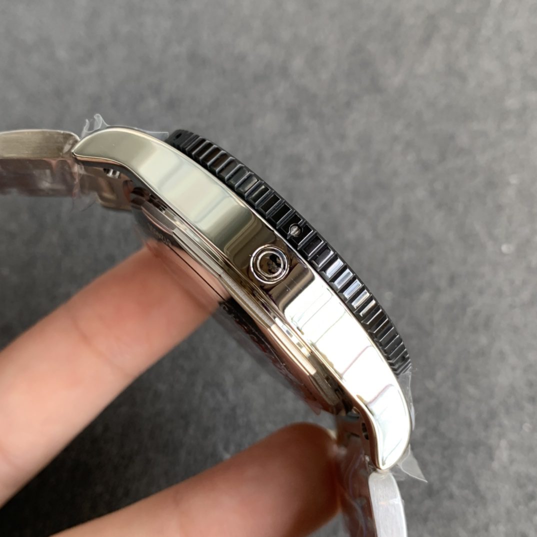 슈퍼오션 스페셜 에디션 블랙 다이얼 SS 브레이슬릿 / TF Y1739310 / 44mm / cal.2824 자동 기계식 무브먼트