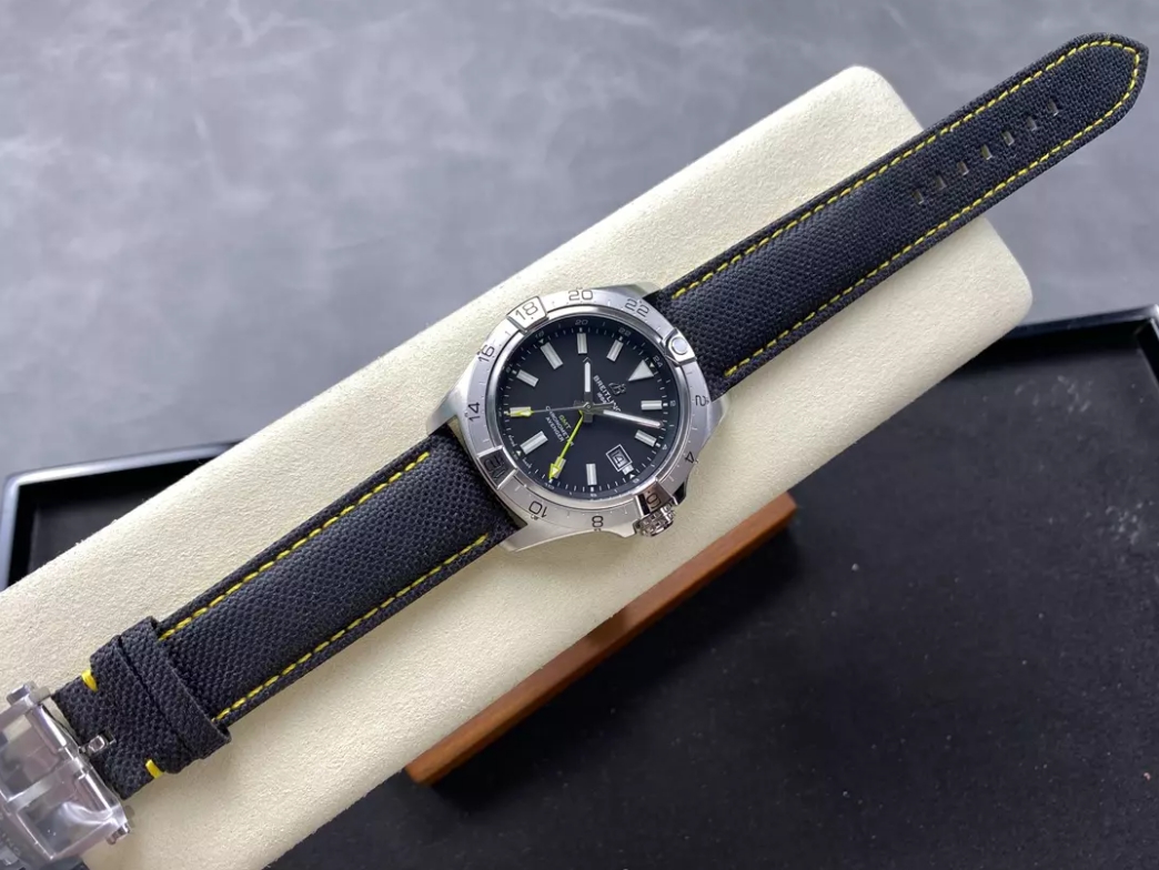 어벤저 오토매틱 GMT 베스트 에디션 블랙 다이얼 나일론 스트랩 / BLS / 44mm / 아시아 2836 자동 무브먼트