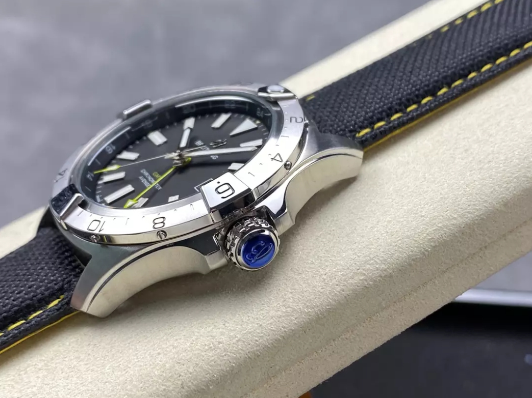 어벤저 오토매틱 GMT 베스트 에디션 블랙 다이얼 나일론 스트랩 / BLS / 44mm / 아시아 2836 자동 무브먼트