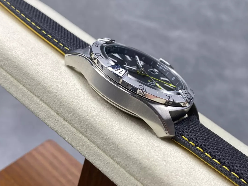 어벤저 오토매틱 GMT 베스트 에디션 블랙 다이얼 나일론 스트랩 / BLS / 44mm / 아시아 2836 자동 무브먼트