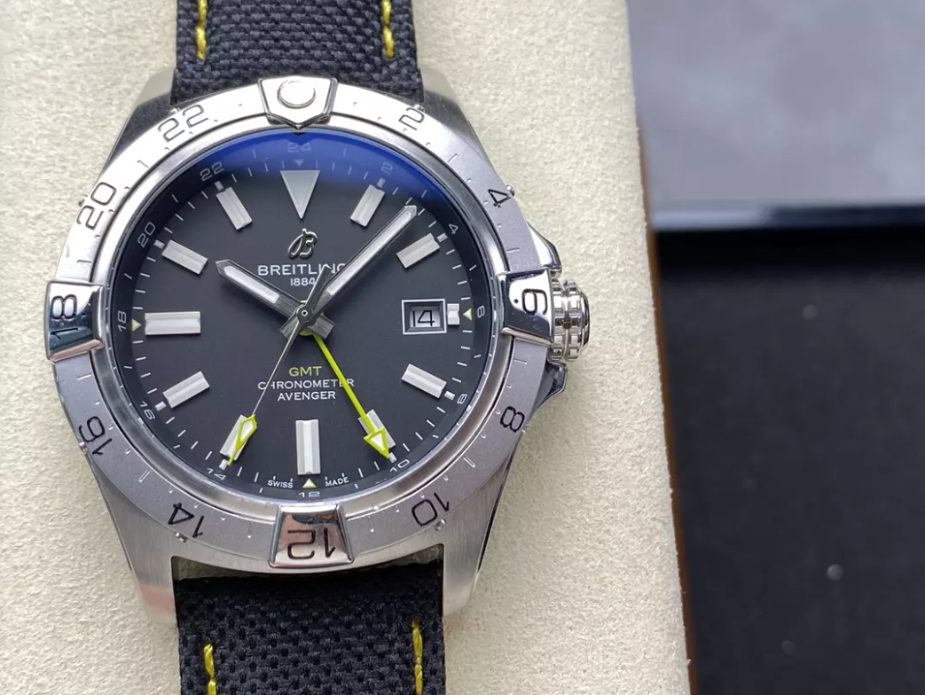 어벤저 오토매틱 GMT 베스트 에디션 블랙 다이얼 나일론 스트랩 / BLS / 44mm / 아시아 2836 자동 무브먼트