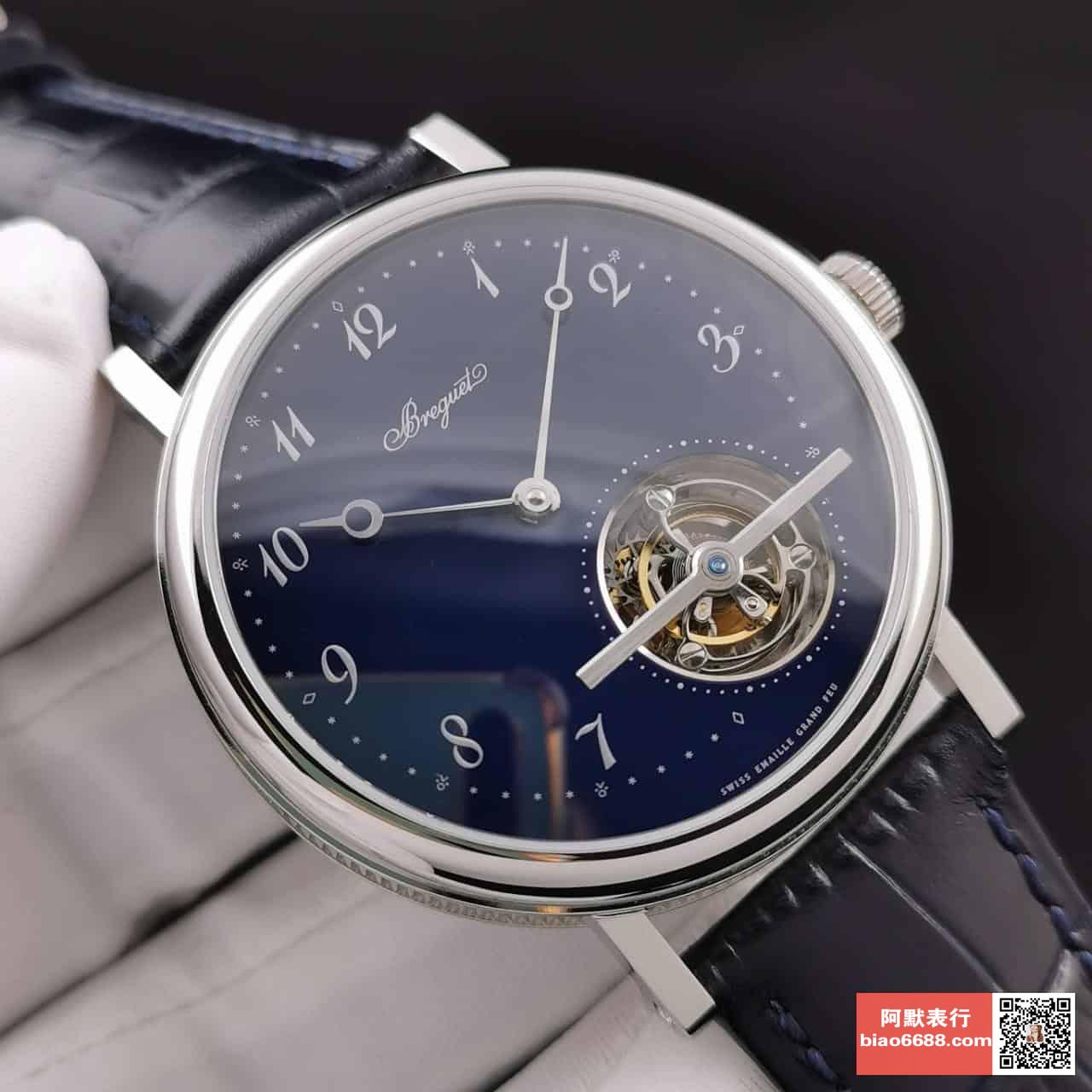 울트라씬 클래식 컴플렉스 블루 다이얼 레더 스트랩 / R8 5367PT/2Y/9WU / 42mm / 시걸 커스텀 매뉴얼 투르비용 와인딩 무브먼트, 42mm 두께: 10.7mm