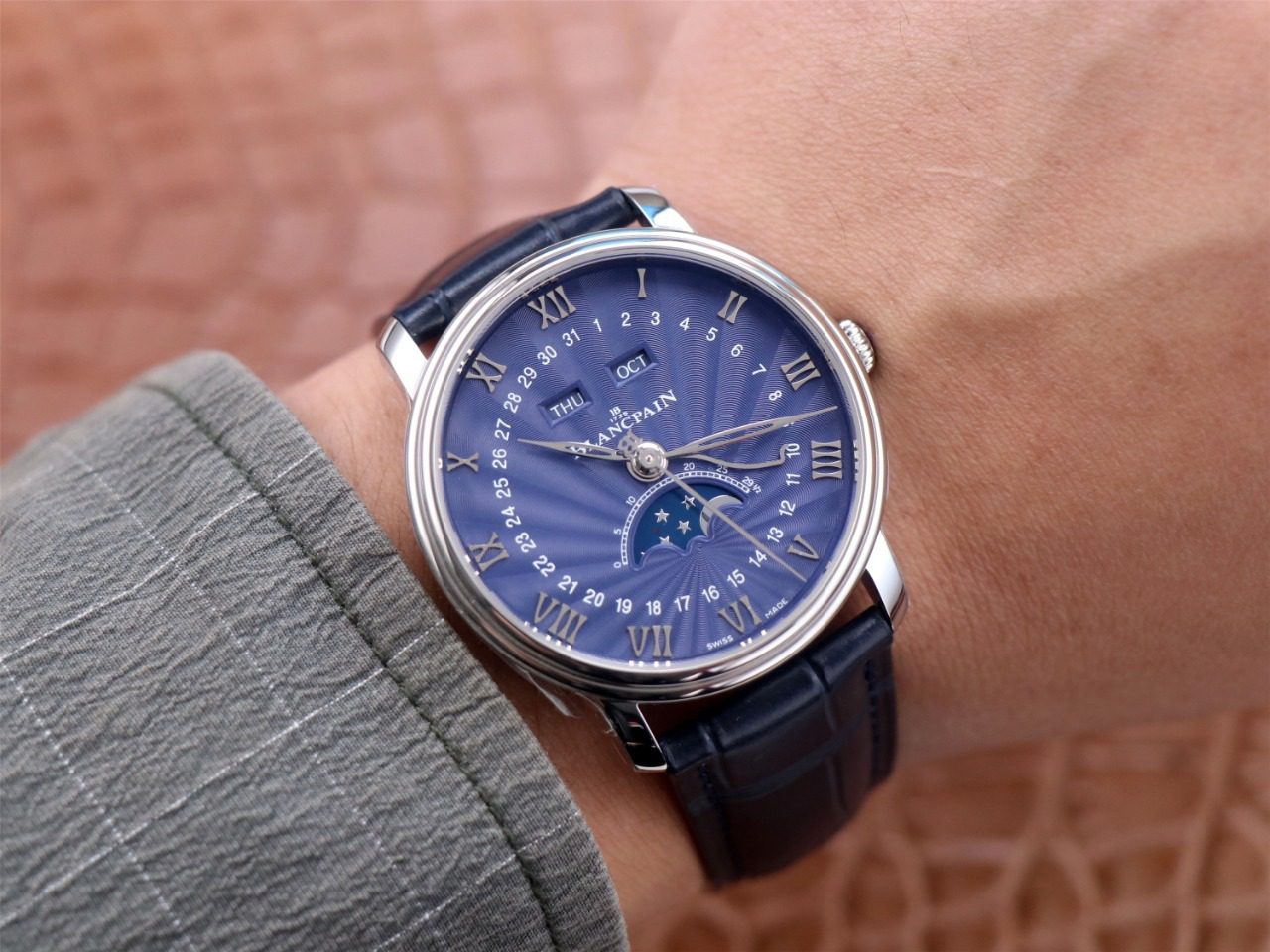 클래식 빌레레 문페이즈 블루 다이얼 화이트골드 레더 스트랩 40mm V3버전 / OM 6654-1529-55B / 40mm / cal.6654 자동 기계식 무브먼트