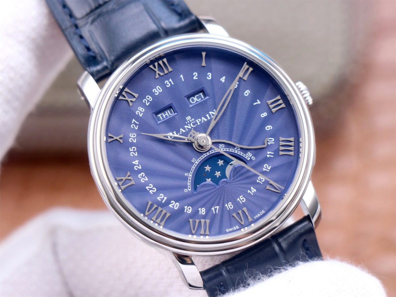 클래식 빌레레 문페이즈 블루 다이얼 화이트골드 레더 스트랩 40mm V3버전 / OM 6654-1529-55B / 40mm / cal.6654 자동 기계식 무브먼트
