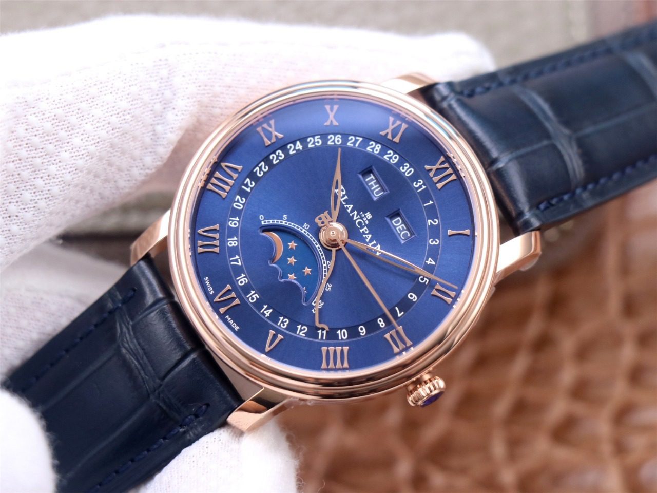 클래식 빌레레 문페이즈 블루 다이얼 화이트골드 레더 스트랩 40mm V3버전 / OM 6654-3640-55 / 40mm / cal.6654 자동 기계식 무브먼트