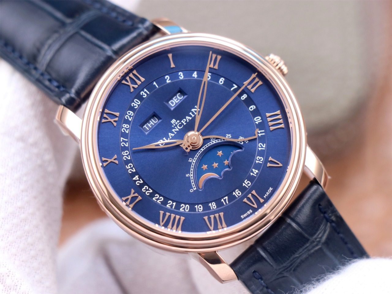클래식 빌레레 문페이즈 블루 다이얼 화이트골드 레더 스트랩 40mm V3버전 / OM 6654-3640-55 / 40mm / cal.6654 자동 기계식 무브먼트