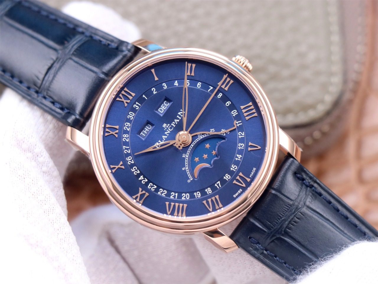 클래식 빌레레 문페이즈 블루 다이얼 화이트골드 레더 스트랩 40mm V3버전 / OM 6654-3640-55 / 40mm / cal.6654 자동 기계식 무브먼트