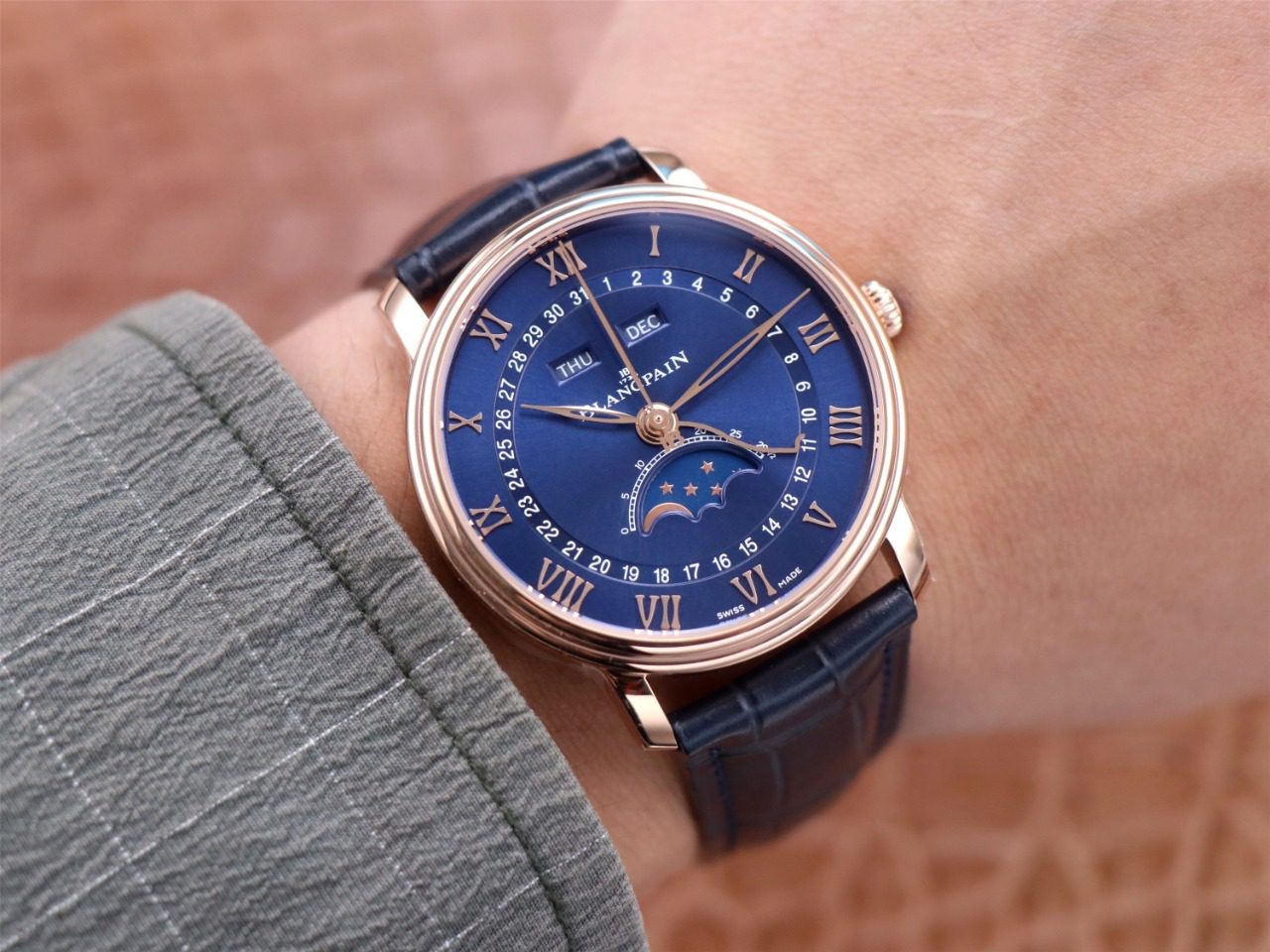 클래식 빌레레 문페이즈 블루 다이얼 화이트골드 레더 스트랩 40mm V3버전 / OM 6654-3640-55 / 40mm / cal.6654 자동 기계식 무브먼트