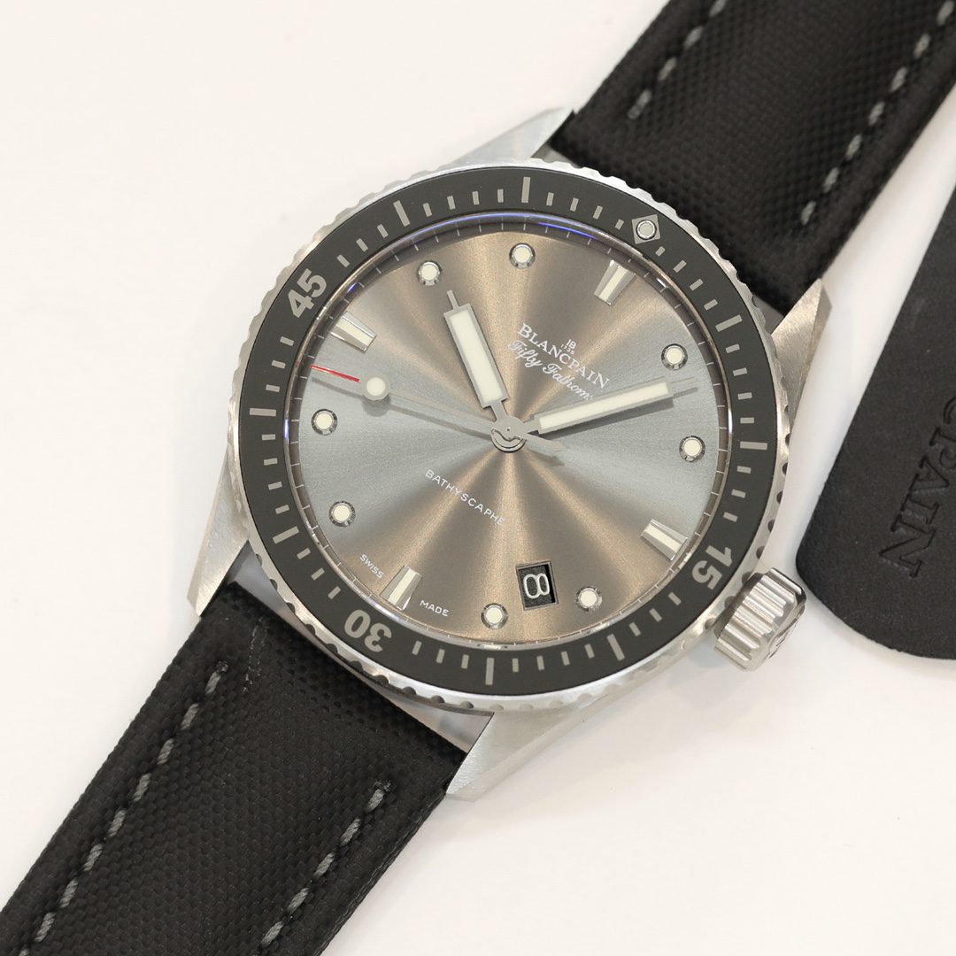 피프티 패덤즈 스틸 새틴 프로스티드 / GF 5100B-1110-B52A / 43mm / 맞춤형 Cal.1315 기계식 무브먼트