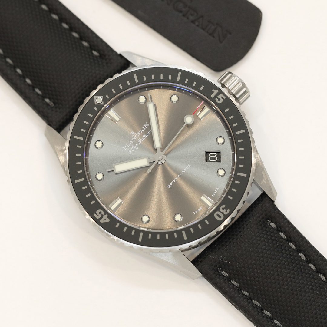피프티 패덤즈 스틸 새틴 프로스티드 / GF 5100B-1110-B52A / 43mm / 맞춤형 Cal.1315 기계식 무브먼트