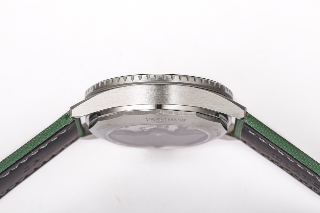 피프티 패덤즈 스틸 오로라 그린 한정판 / GF 5000-1153-H52A / 43mm / 맞춤형 Cal.1315 기계식 무브먼트