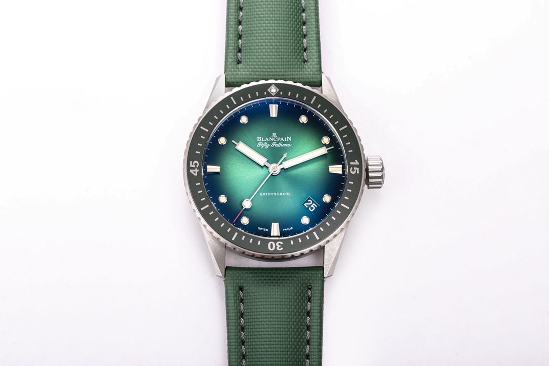 피프티 패덤즈 스틸 오로라 그린 한정판 / GF 5000-1153-H52A / 43mm / 맞춤형 Cal.1315 기계식 무브먼트
