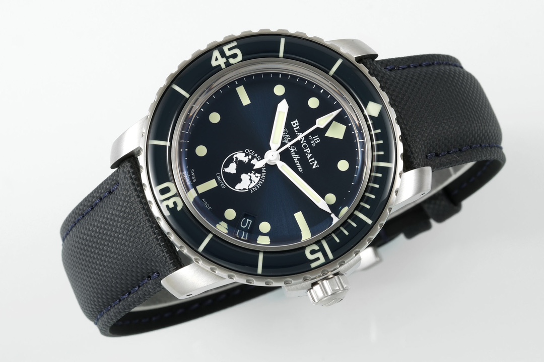 피프티 패덤즈 리미티드 에디션 캔버스 스트랩 / ZF 5008-11B40-NAOA / 40mm / Cal.1315 무브먼트