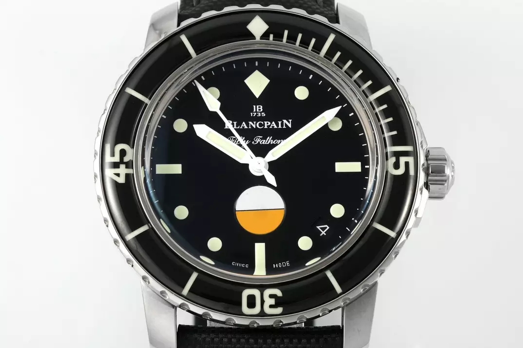 피프티 패덤즈 리미티드 에디션 캔버스 스트랩 / ZF 5008-11B30-NABA / 40mm / Cal.1315 무브먼트