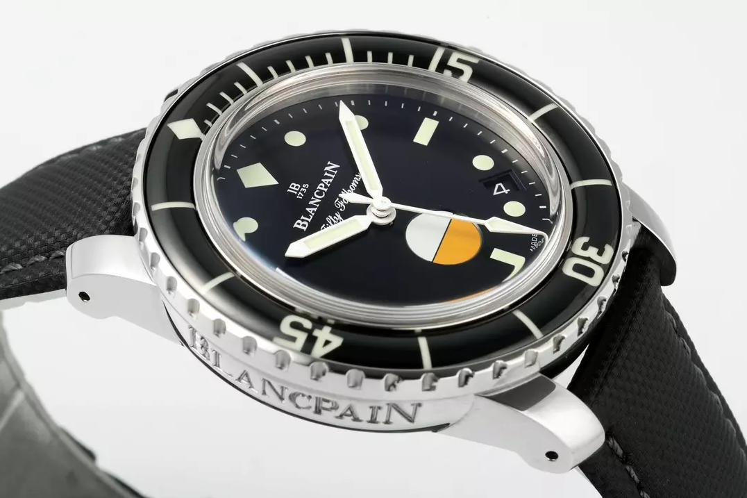 피프티 패덤즈 리미티드 에디션 캔버스 스트랩 / ZF 5008-11B30-NABA / 40mm / Cal.1315 무브먼트