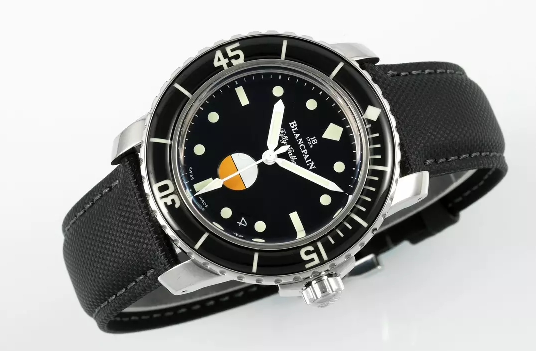 피프티 패덤즈 리미티드 에디션 캔버스 스트랩 / ZF 5008-11B30-NABA / 40mm / Cal.1315 무브먼트