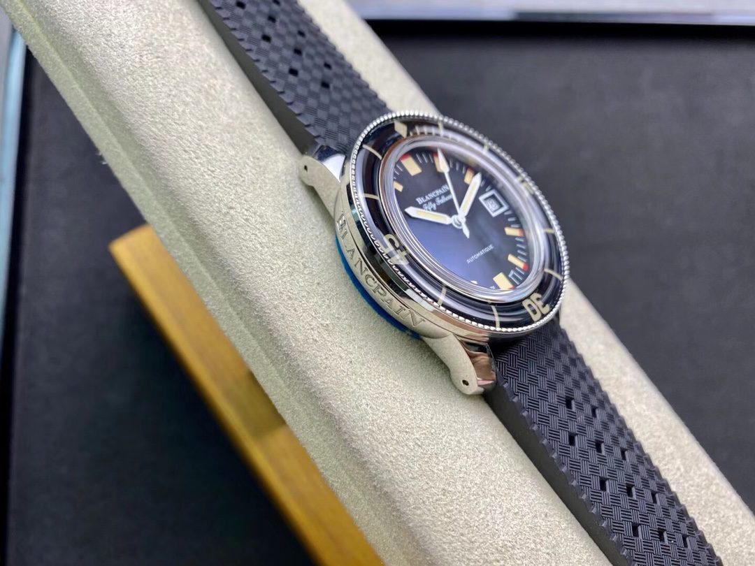 피프티 패덤즈 바라쿠다 러버 스트랩 / ZF 5008B-1130-B52A / 40mm / 단동 버전 맞춤형 CAL.1151 무브먼트