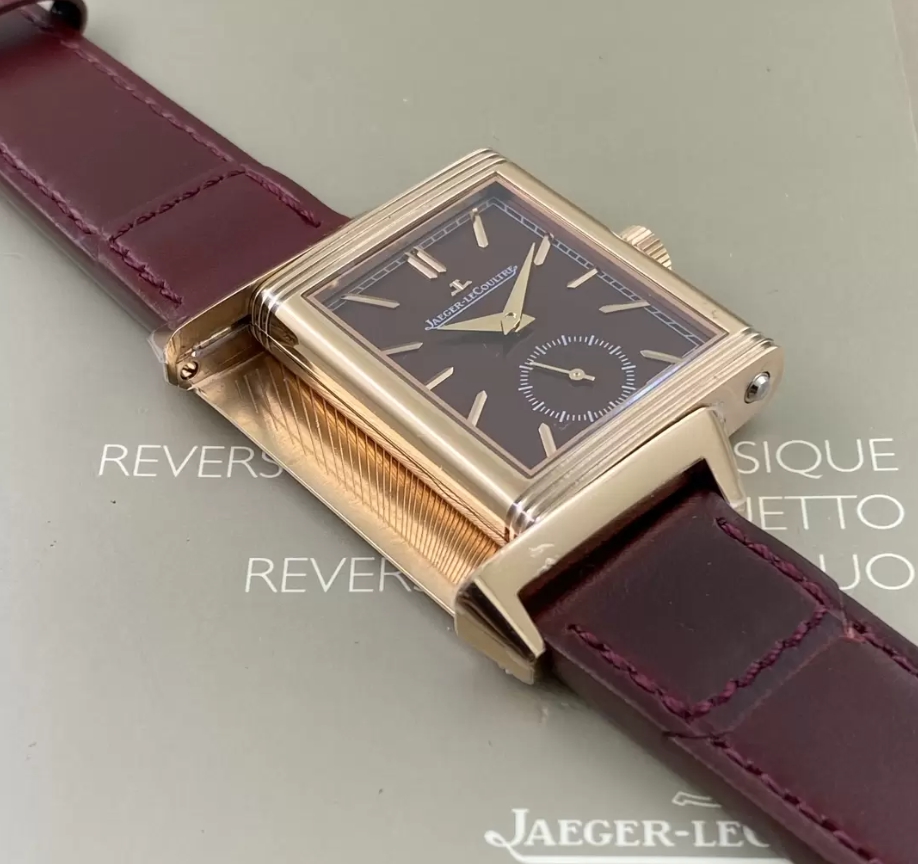 리베르소 Tribute Monoface Small Seconds 레드 다이얼 레더 스트랩 / MG Q713256J / 46mm / 46mmx28mm/아시아 수동 와인딩 무브먼트