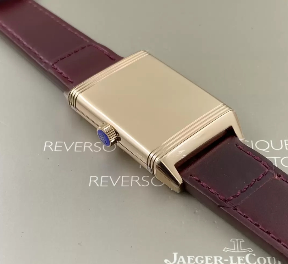 리베르소 Tribute Monoface Small Seconds 레드 다이얼 레더 스트랩 / MG Q713256J / 46mm / 46mmx28mm/아시아 수동 와인딩 무브먼트
