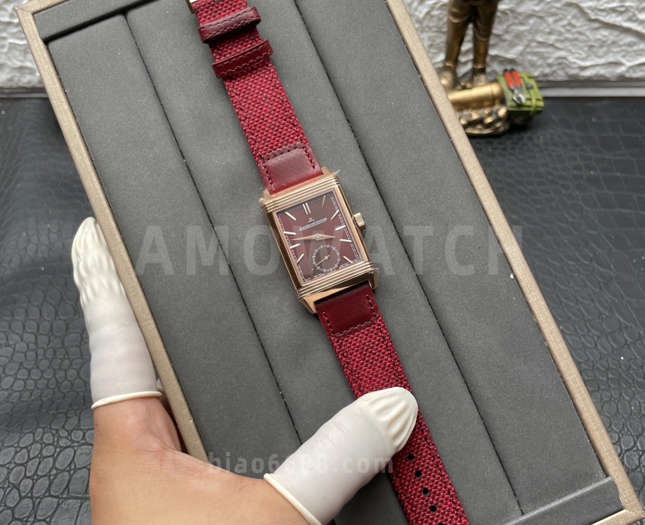 리베르소 Tribute Monoface Small Seconds 레드 다이얼 브레이디드/레더 스트랩 / MG Q713256J / 46mm / 46mmx28mm/아시아 수동 와인딩 무브먼트
