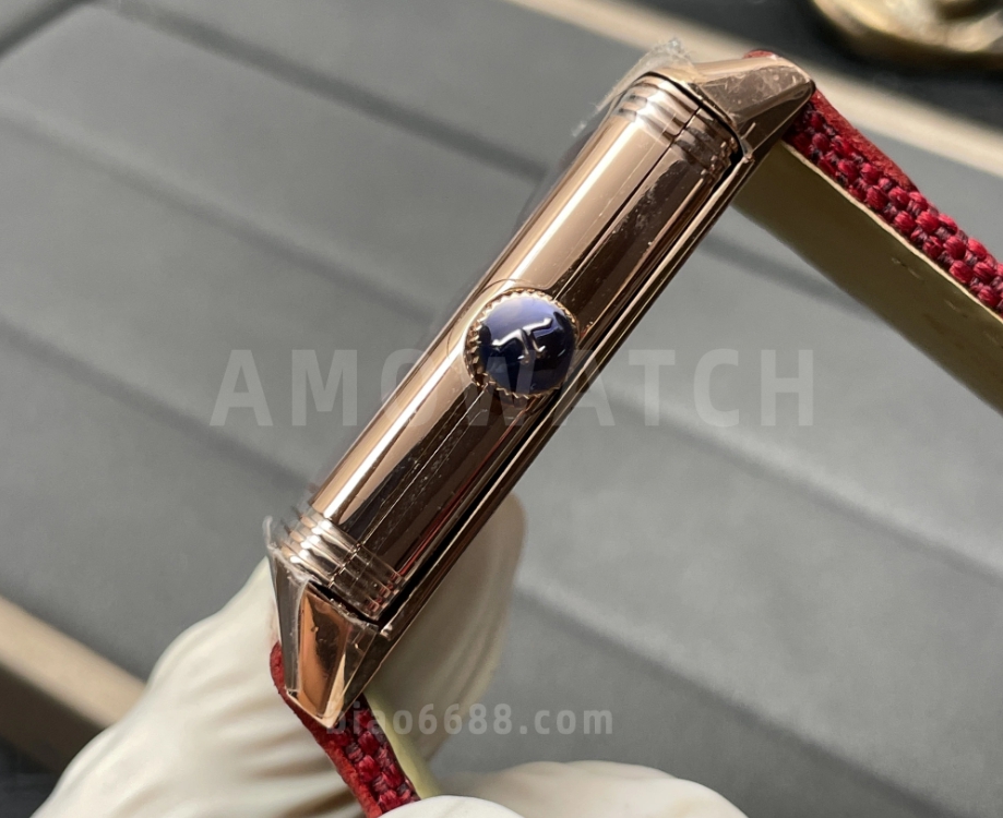 리베르소 Tribute Monoface Small Seconds 레드 다이얼 브레이디드/레더 스트랩 / MG Q713256J / 46mm / 46mmx28mm/아시아 수동 와인딩 무브먼트