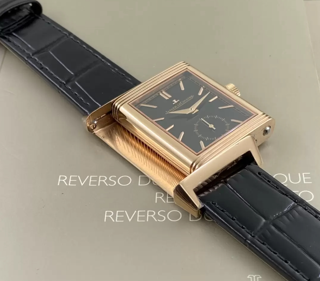 리베르소 Tribute Monoface Small Seconds 블랙 다이얼 레더 스트랩 / MG Q713256J / 46mm / 46mmx28mm/아시아 수동 와인딩 무브먼트