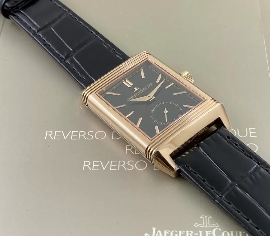 리베르소 Tribute Monoface Small Seconds 블랙 다이얼 레더 스트랩 / MG Q713256J / 46mm / 46mmx28mm/아시아 수동 와인딩 무브먼트