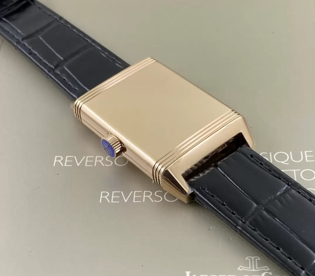 리베르소 Tribute Monoface Small Seconds 블랙 다이얼 레더 스트랩 / MG Q713256J / 46mm / 46mmx28mm/아시아 수동 와인딩 무브먼트
