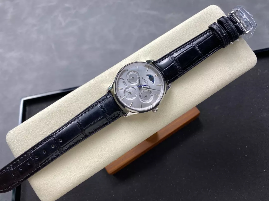 마스터 울트라씬 퍼페츄얼 캘린더 실버 다이얼 레더 스트랩 / GR Q130842J / 39mm / MIYOTA 9015 자동 무브먼트 /39mm x 10.8mm