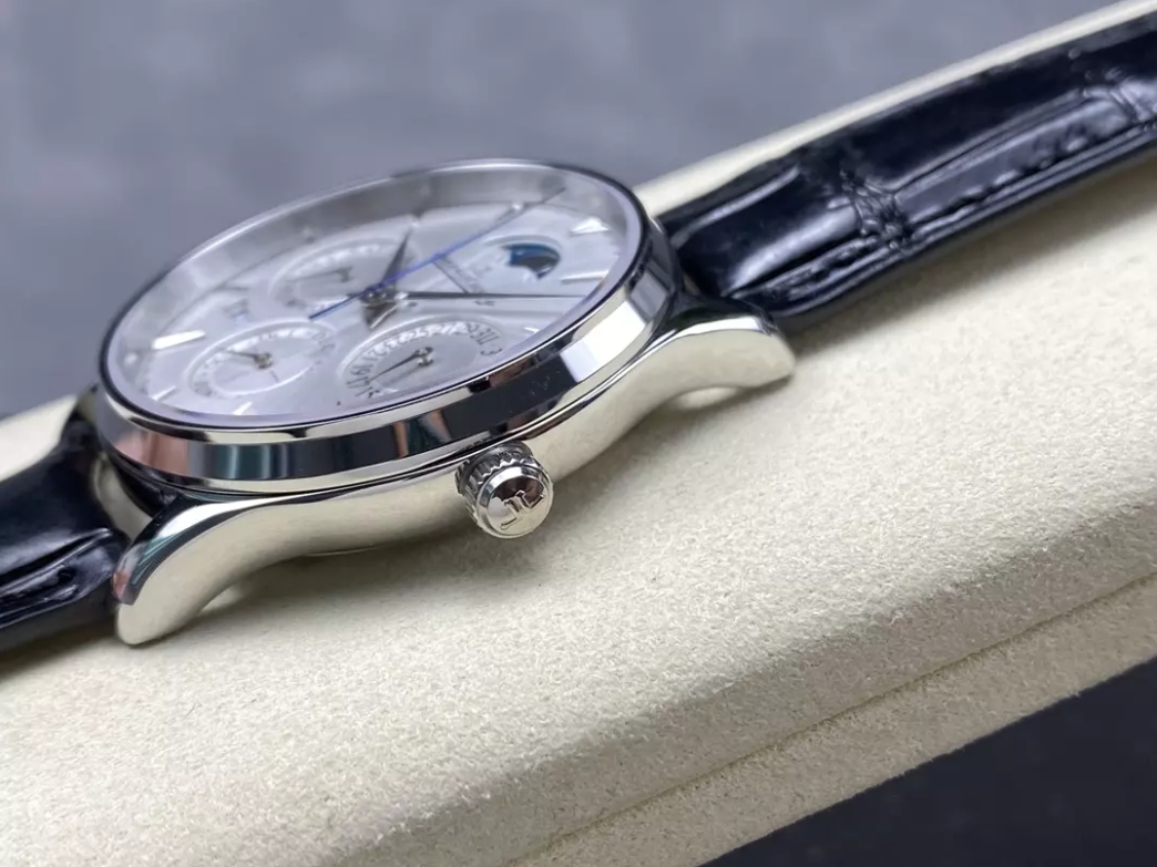 마스터 울트라씬 퍼페츄얼 캘린더 실버 다이얼 레더 스트랩 / GR Q130842J / 39mm / MIYOTA 9015 자동 무브먼트 /39mm x 10.8mm