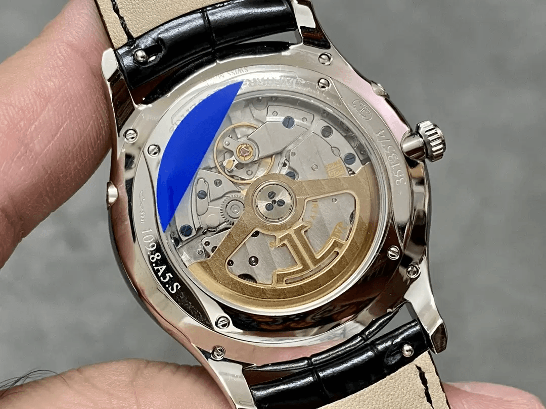 마스터 울트라씬 문페이즈 블루 다이얼 레더 스트랩 / APS Q1368480 / 39mm / cal.925 통합 무브먼트