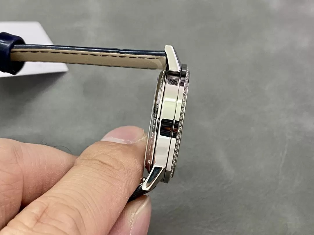 레이디 랑데부 클래식 나잇&데이 화이트골드 다이아베젤 레더 스트랩 / APS Q3448420 / 34mm / Cal.898A/1 무브, 두께 8.5 정품동일