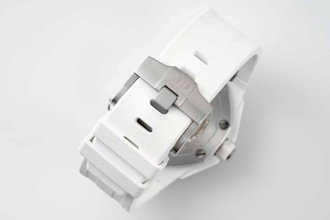 로얄오크 오프쇼어 다이버 검판 화이트 러버밴드 / IP 15707 / 3120무브, 두께 13.9mm