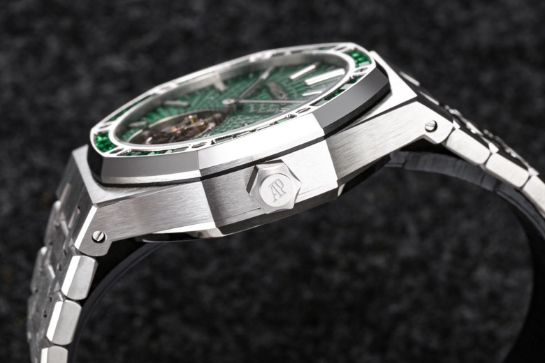로얄오크 플라잉 뚜르비옹 그린다이얼 / R8 26532IC / 41mm / cal.2950 무브먼트로 업그레이드! 41mm*12.5mm