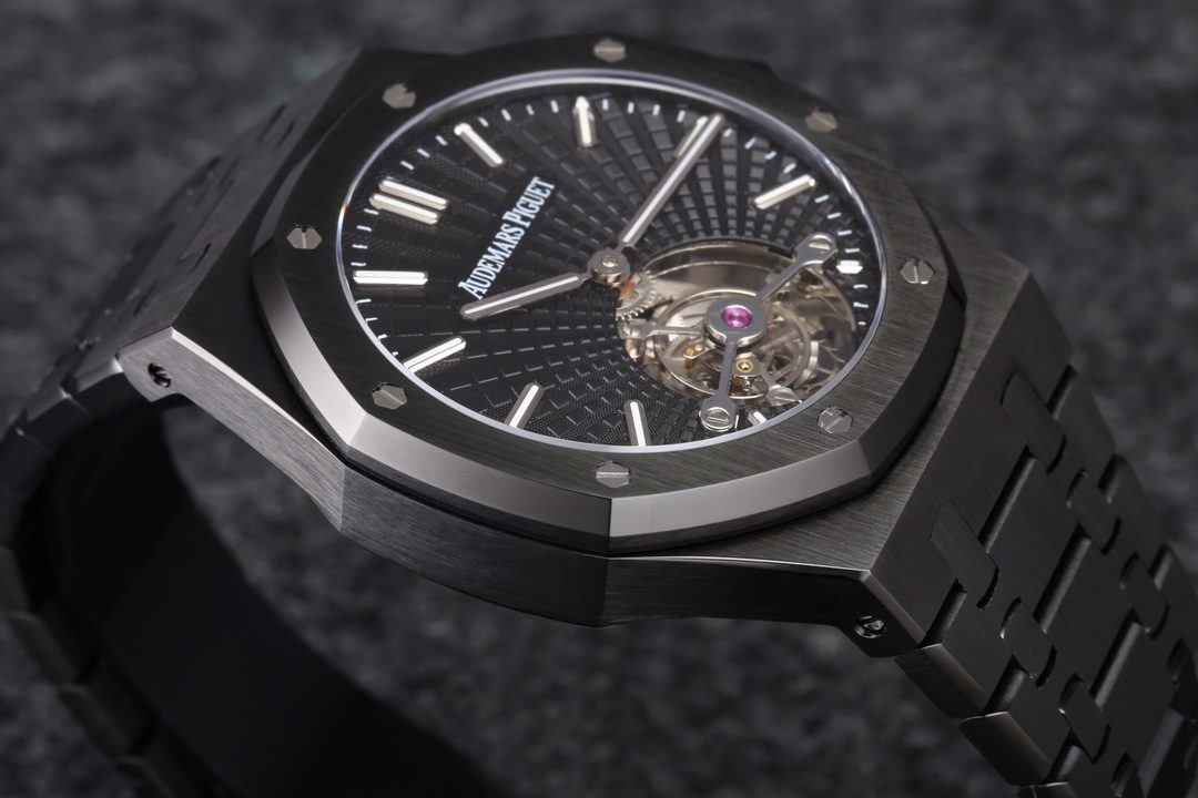 로얄오크 뚜르비옹 올블랙 / R8 26522CE / 41mm / cal.2924 무브먼트로 업그레이드! 41mm*10.6mm