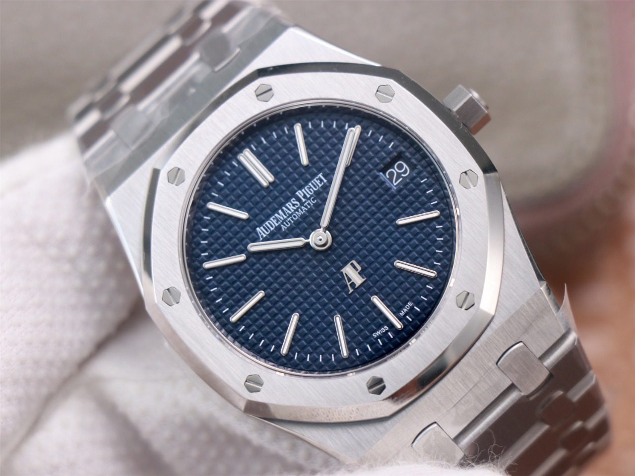 로얄오크 플라잉 스틸 다크블루다이얼 15500 / ZF 15202ST / 39mm / cal.2121 무브먼트로 업그레이드!